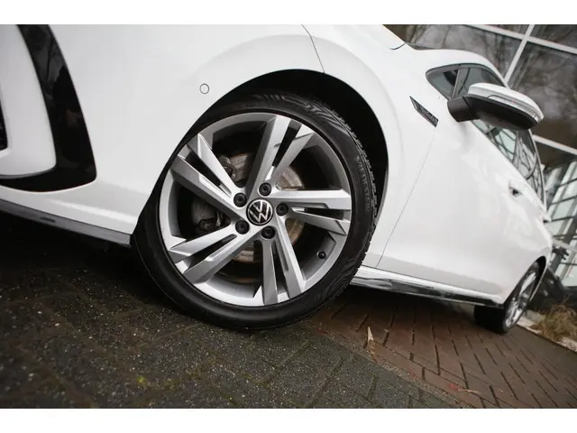 Volkswagen Golf 1.5 eTSI R-Line 2021 Benzine 23