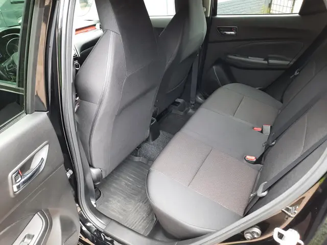 Suzuki Swift 1.4 Sport Smart Hybrid 2021 Benzine 22