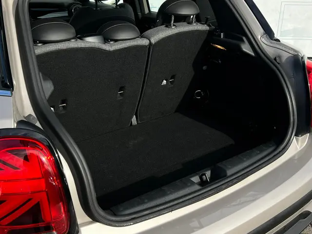 MINI Cooper 1.5 Business Edition 2021 Benzine 24