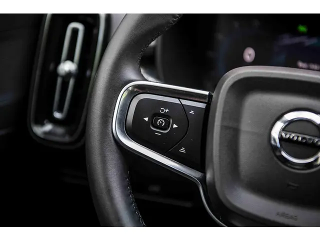 Volvo XC40 2.0 B4 Core 2023 Benzine 24