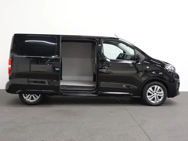 Peugeot Expert 100pk L2H1 Premium 2022 Diesel 40