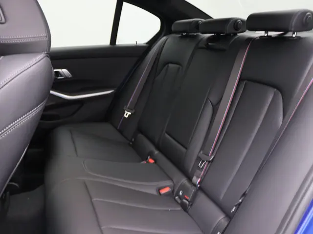 BMW 3 Serie Sedan 330e 2025 Hybride Benzine 9