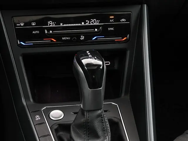 Volkswagen Taigo 1.0 TSI 115pk DSG R-Line 2024 Benzine 31