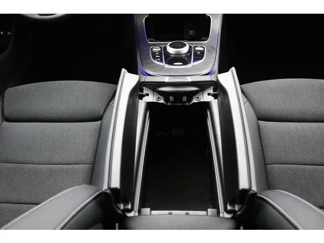 Mercedes-Benz E-Klasse 200 Business 2018 Benzine 38