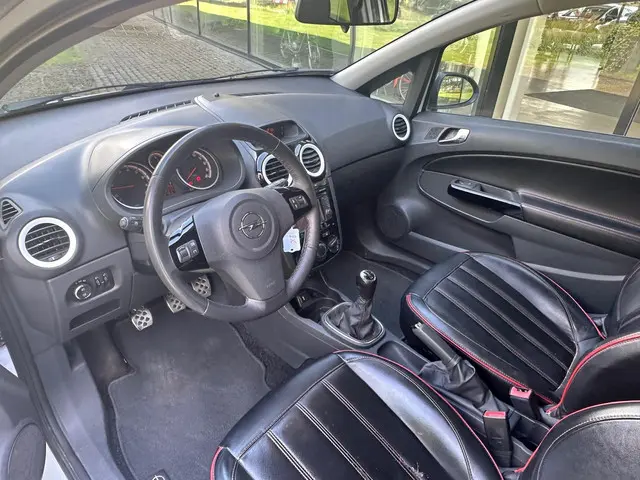 Opel Corsa 1.4-16V Color OPC line 2014 Benzine 4