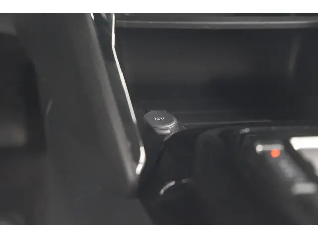 Peugeot e-2008 EV Active 50 kWh 2022 Elektrisch 42