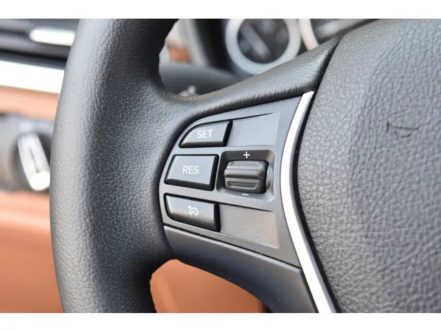 BMW 3 Serie 335i High Executive 2014 Benzine 14
