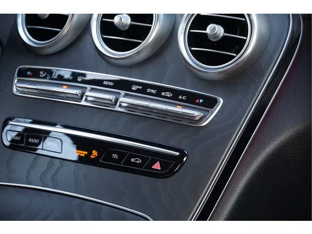 Mercedes-Benz C-Klasse C 180 AMG line 2020 Benzine 27