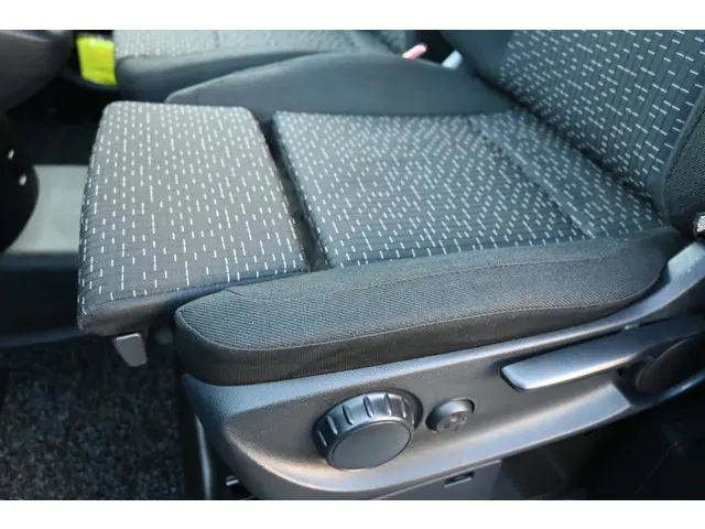 Mercedes-Benz Vito 116 CDI L2 Pro 2024 Diesel 16