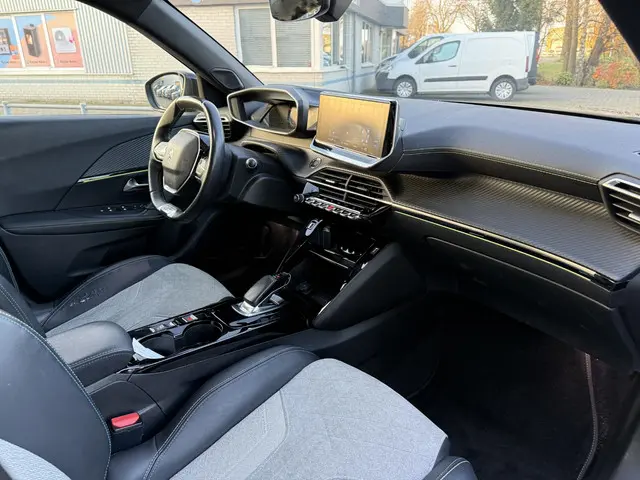 Peugeot e-2008 EV GT 50 kWh 2020 Elektrisch 13