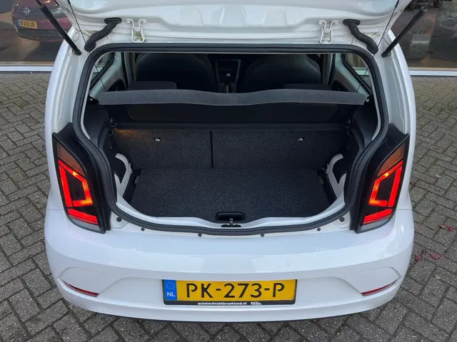 Volkswagen up! 1.0 BMT move up! 2017 Benzine 7