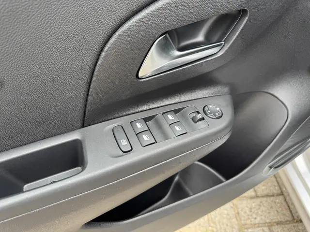Opel Corsa 1.2 Elegance 2024 Benzine 13