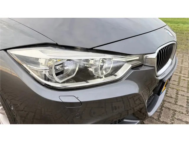 BMW 3 Serie Touring 330i xDrive M Sport 2015 Benzine 3