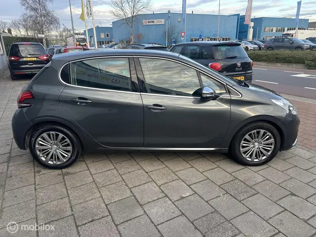 Peugeot 208 1.2 PureTech Allure 2017 Benzine 8