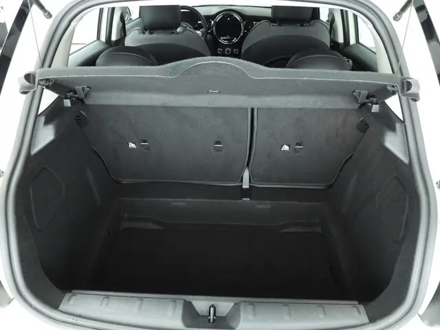 MINI 5-Deurs One 2021 Benzine 9