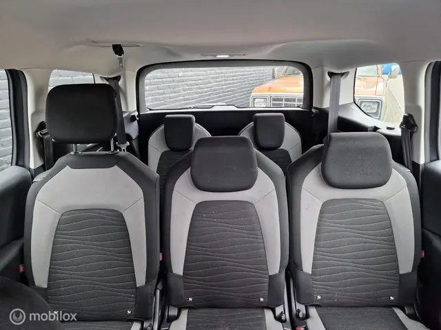 Citroën Grand C4 Picasso 1.6 THP Intensive 2013 Benzine 11