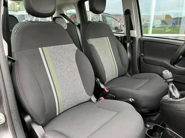 Fiat Panda 1.0 Hybrid City Cross 2020 Benzine 23