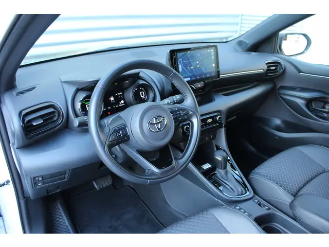 Toyota Yaris 1.5 Hybrid Executive 2022 Hybride Benzine 24