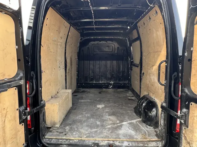 Renault Master T35 2.3 dCi 180 L2H2 Energy 2020 Diesel 8