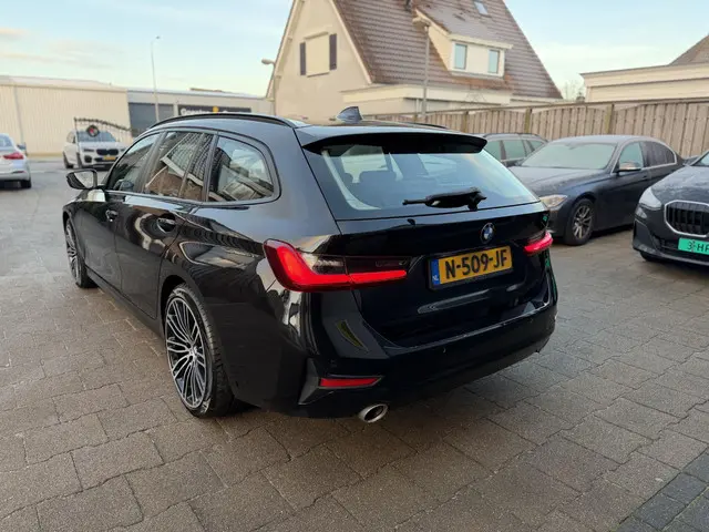 BMW 3 Serie Touring 318i Executive Edition 2021 Benzine 7