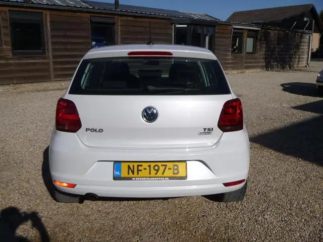 Volkswagen Polo 1.2 TSI Comfortline 2017 Benzine 8