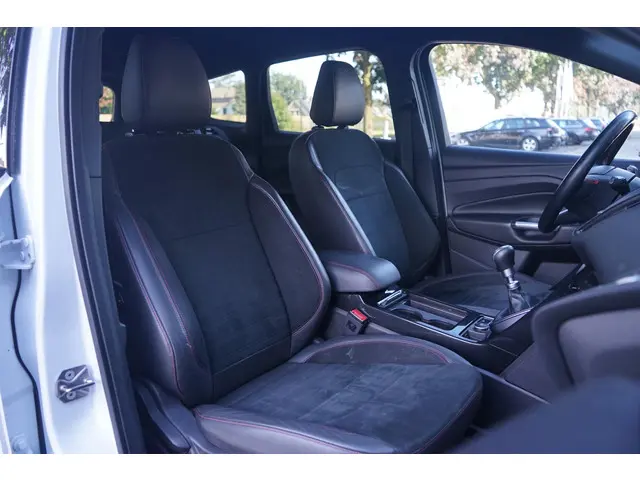 Ford Kuga 1.5 EcoBoost ST Line 2018 Benzine 31