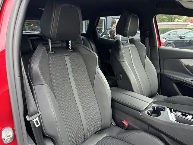 Peugeot 3008 1.6 HYbrid 225 GT 2023 Hybride Benzine 40