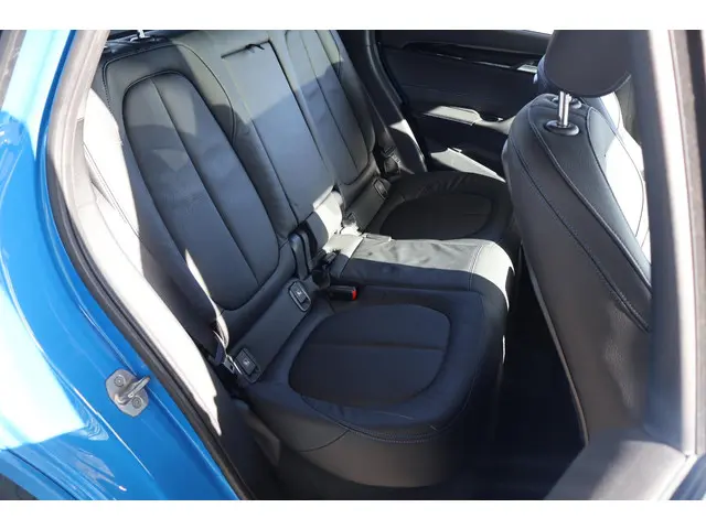 BMW X1 xDrive25e 2022 Hybride Benzine 8