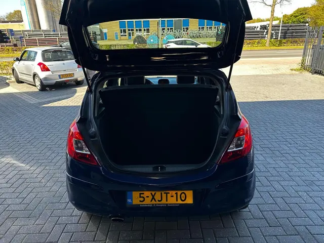 Opel Corsa 1.4-16V BlitZ 2014 Benzine 12