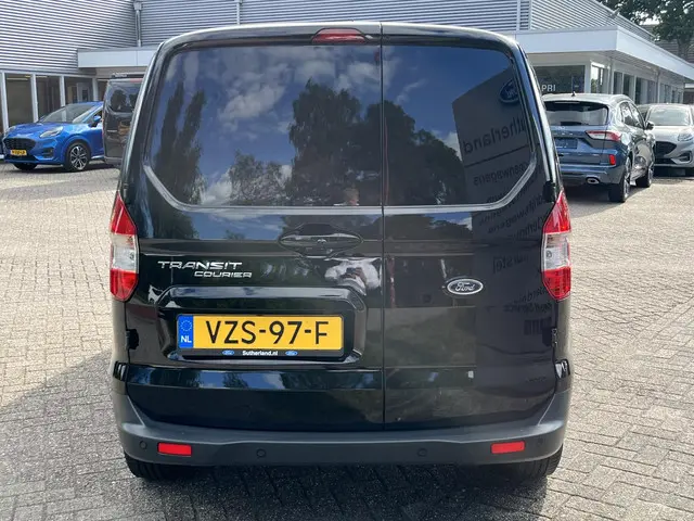 Ford Transit Courier 1.0 Limited EcoBoost S&S 2023 Benzine 6