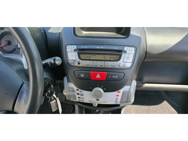 Peugeot 107 1.0 Access Accent 2012 Benzine 12