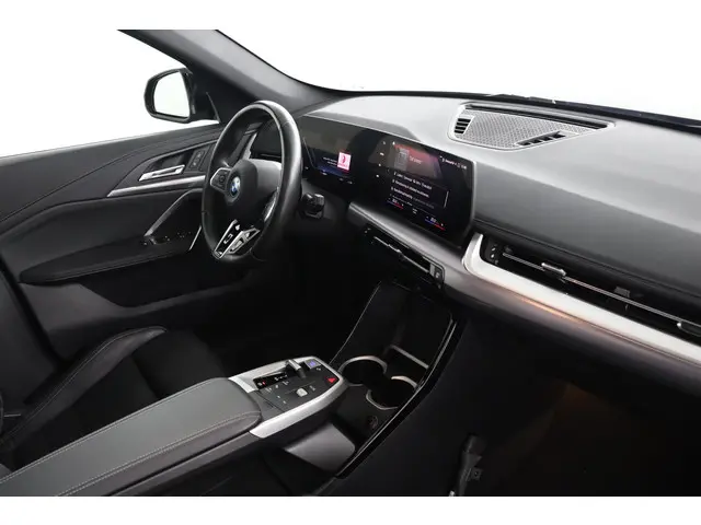 BMW iX1 xDrive30 Launch Edition 67 kWh 2023 Elektrisch 68