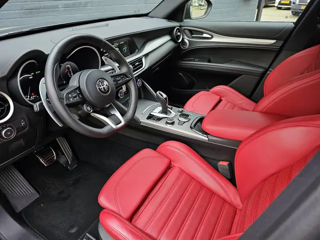 Alfa Romeo Stelvio 2.0 T GME AWD Veloce 2023 Benzine 17