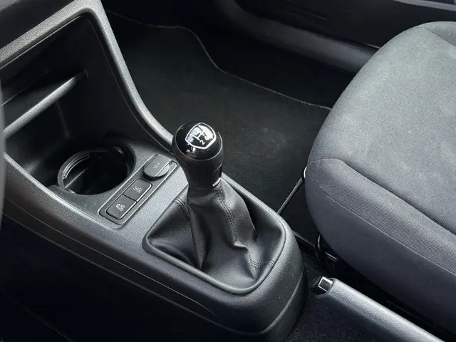 Volkswagen up! 1.0 BMT move up! 2019 Benzine 17