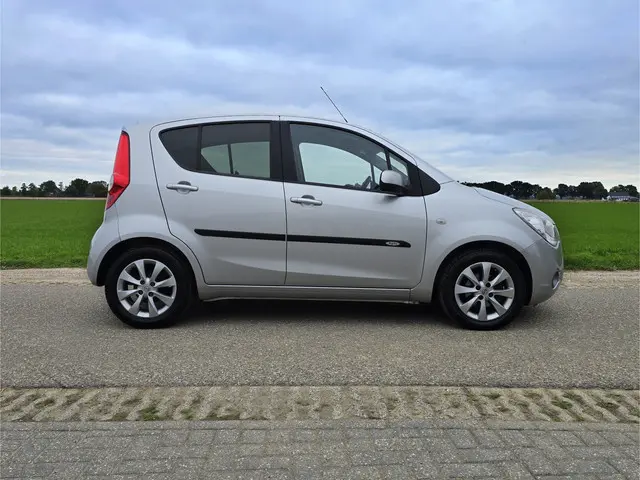 Opel Agila 1.2 Edition 2013 Benzine 8