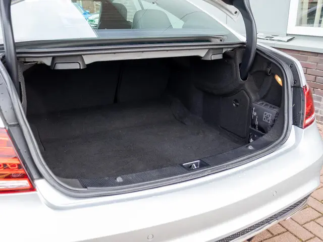 Mercedes-Benz E-Klasse Coupé 200 Ambition 2014 Benzine 26