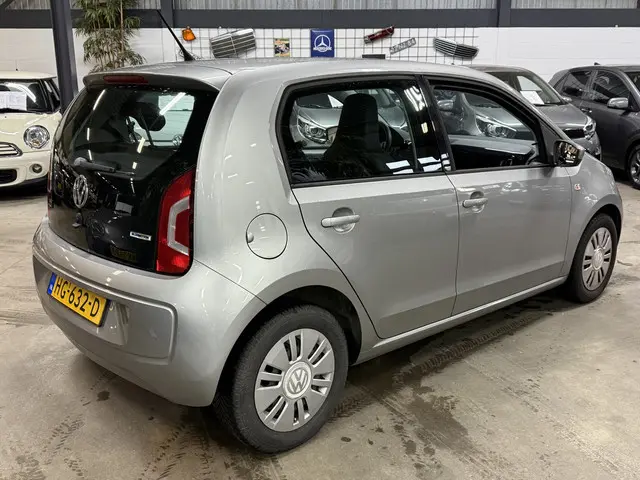 Volkswagen up! 3