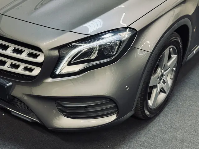 Mercedes-Benz GLA 180 AMG Line 2019 Benzine 28
