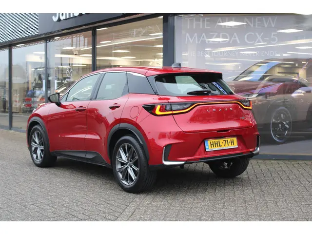 Lexus LBX Elegant 2WD 2025 Hybride Benzine 8