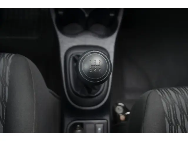 Toyota Yaris 1.0 VVT-i Now / Airco / NL auto 2014 Benzine 18