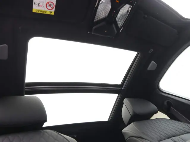 BMW X6 M60i xDrive 2025 Benzine 26