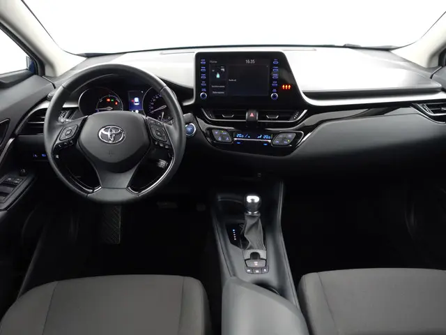 Toyota C-HR 1.8 Hybrid Active Aut- 2023 Hybride Benzine 7