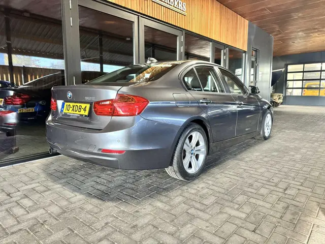 BMW 3 Serie 320i automaat antraciet, premium 2012 Benzine 7