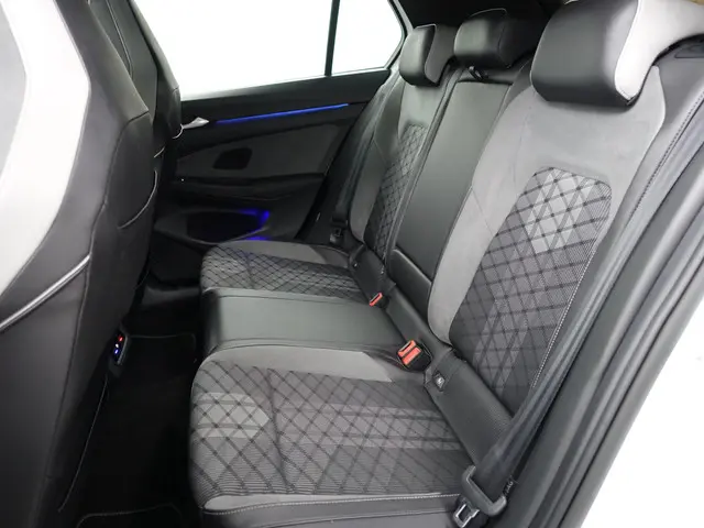 Volkswagen Golf 1.5 eTSI R Line Aut- 2020 Hybride Benzine 26