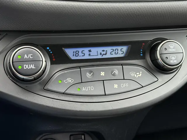 Toyota Yaris 1.5 Hybrid Aspiration 2015 Hybride Benzine 22