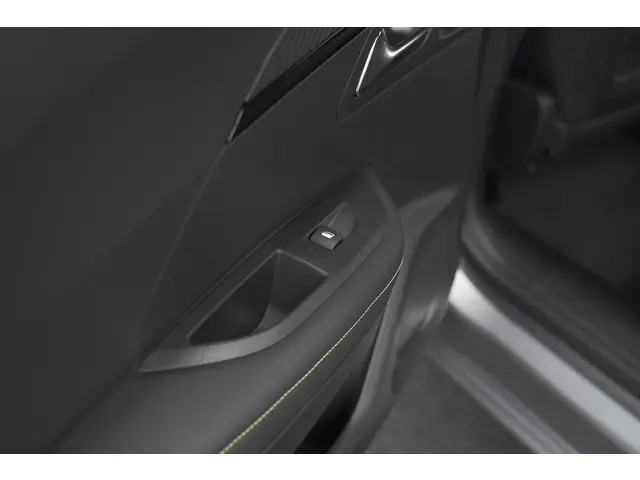 Peugeot 2008 PureTech 130 EAT8 GT 2024 Benzine 30