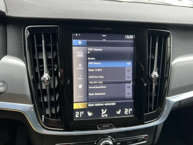 Volvo V90 2.0 T4 Momentum Pro 2020 Benzine 24