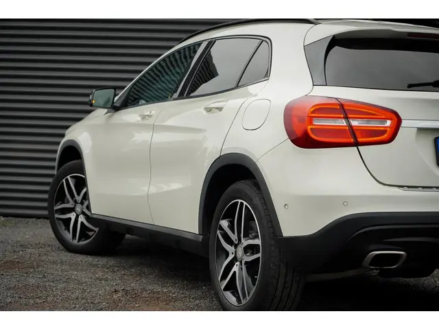 Mercedes-Benz GLA 250 4Matic 2015 Benzine 33