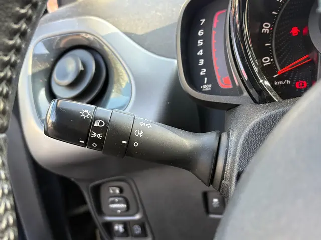 Toyota Aygo 1.0 VVT-i x-play 2019 Benzine 20