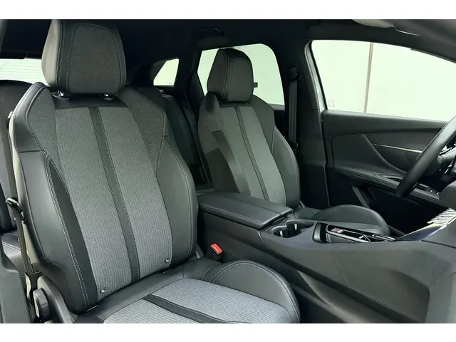 Peugeot 3008 1.2 Hybrid 136 Allure 2024 Hybride Benzine 14